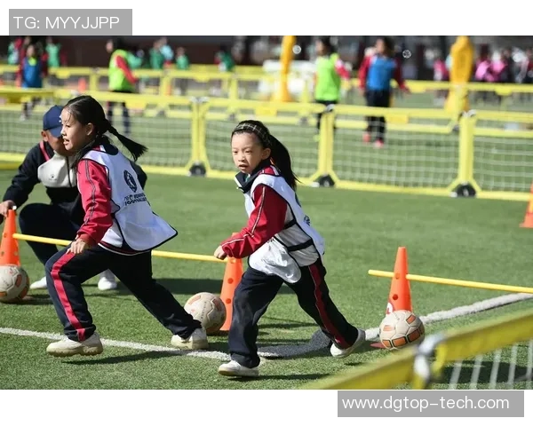 癌症女孩的梦想成真与足球明星的温暖相遇