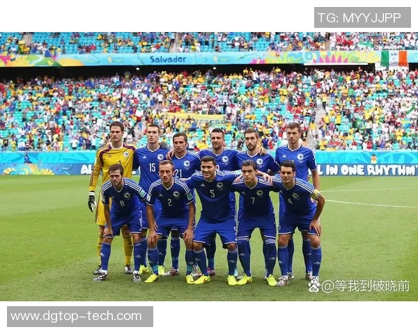 足球明星的魅力超越大拇指他们如何在绿茵场上赢得赞誉与热爱